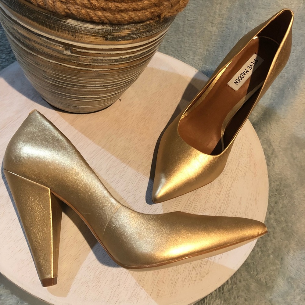 Steve Madden Gold Metallic Pointed Pump 9.5M